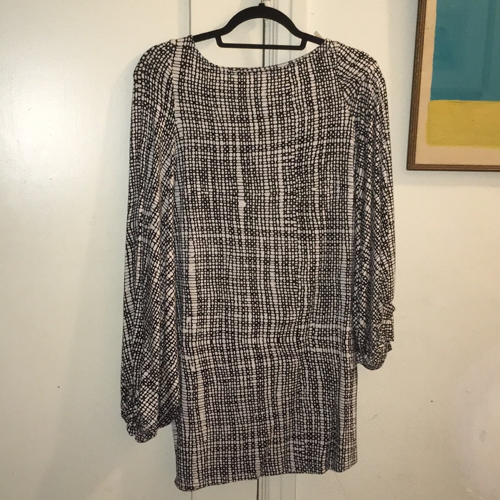 Wide arms dress